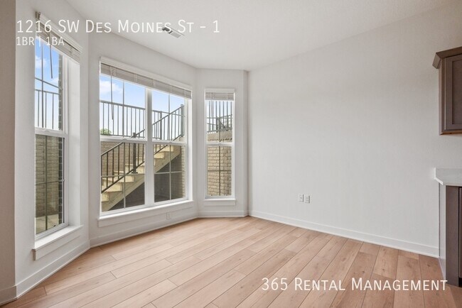 Building Photo - 1216 SW Des Moines St