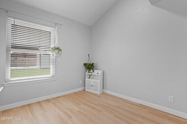 Building Photo - 6640 Star of India Ln