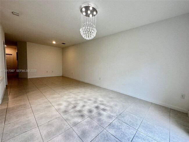 Building Photo - 2685 SE 13th Ct