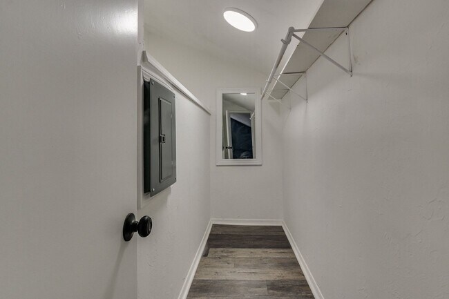 Building Photo - 4106 Mason Dr