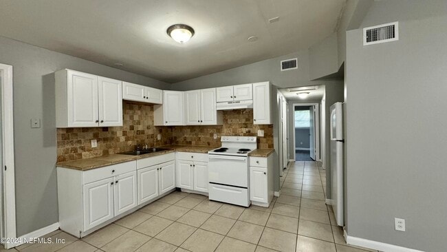 Building Photo - 6947 Clovis Rd