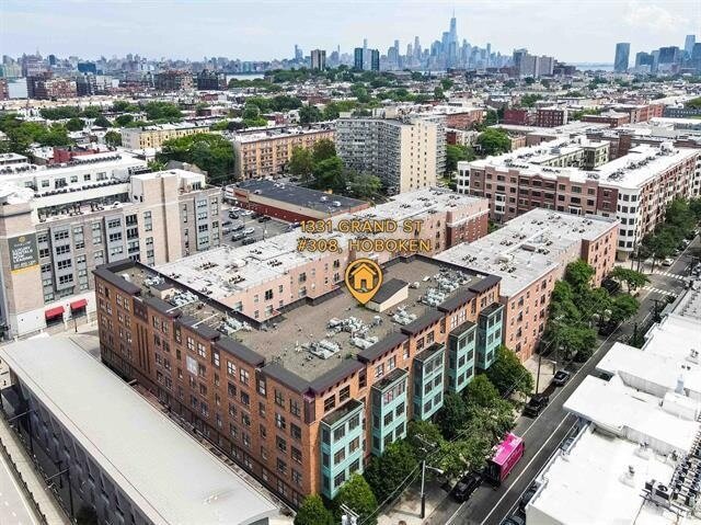 Building Photo - 1331 Grand St