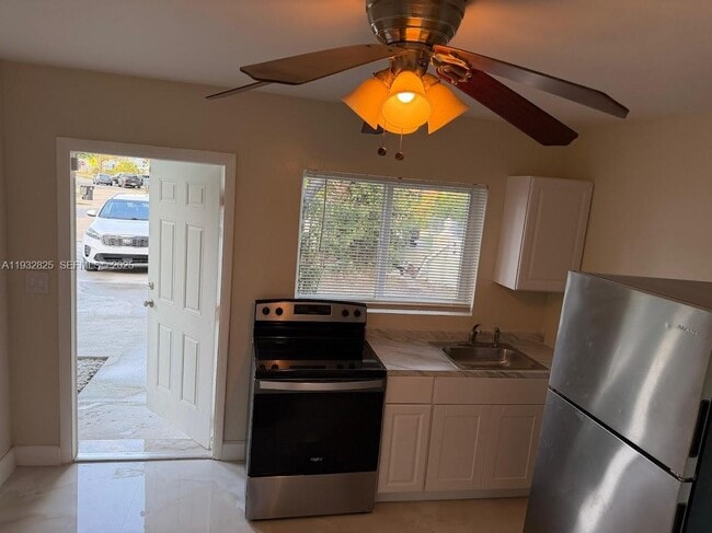 Building Photo - 1021 NW 25th Way