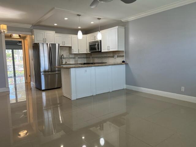 Building Photo - 800 Horizon W