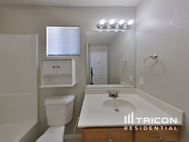 Building Photo - 721 Valley Meadows Dr