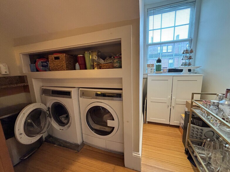 Building Photo - 91 Charles St