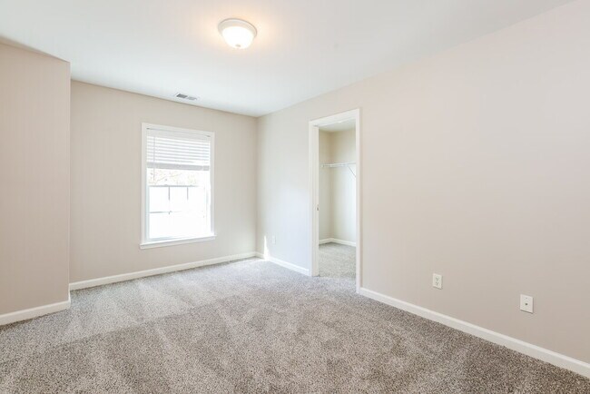 Building Photo - 3302 Southerland Ct