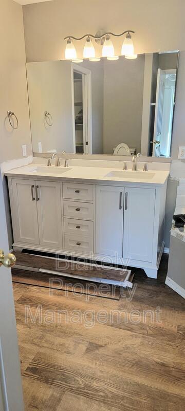 Building Photo - 2263 E Clarene St