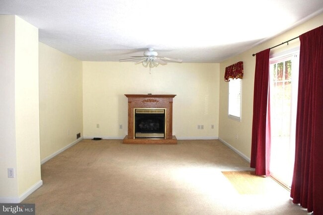 Building Photo - 13500 Country Ln NE