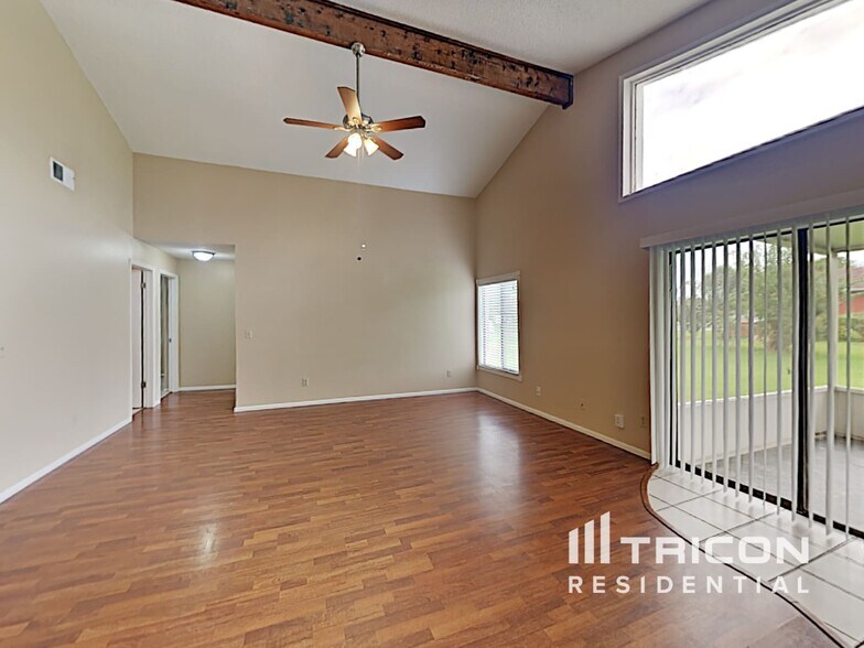 Building Photo - 20836 Melville St