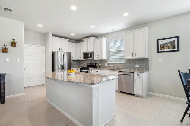 Building Photo - 112 Silver Springs Bend