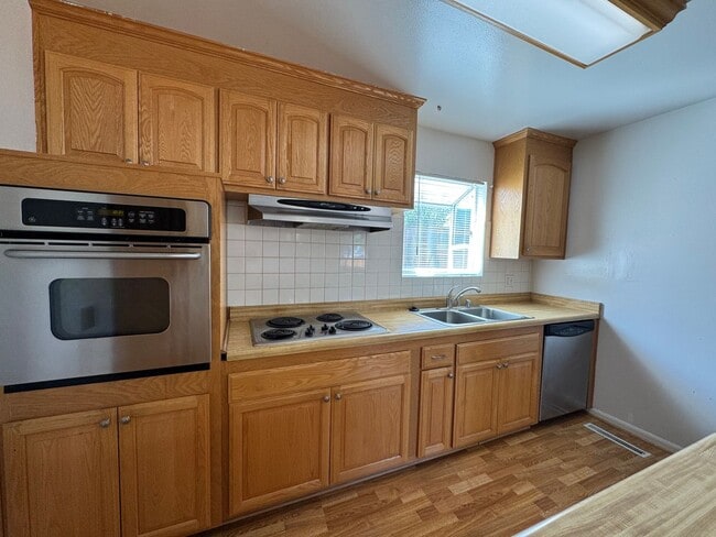 Building Photo - Single level 4 bedroom, 2  bath home – mov...