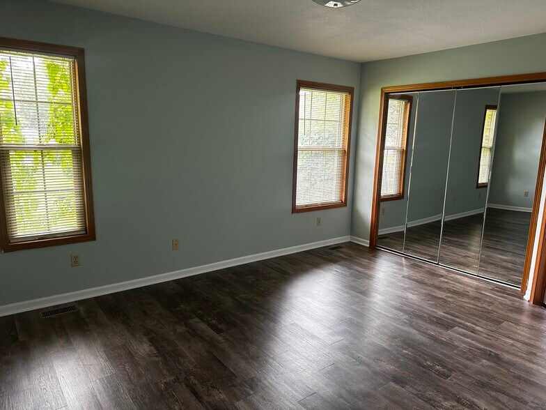 Building Photo - 6221 Cross Bend Ct