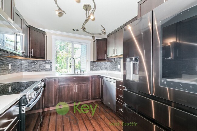Building Photo - Comfort and Style in the Heart of Seattle