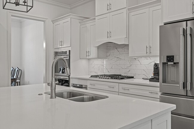 Building Photo - Rare Executive Rental in Desirable South J...
