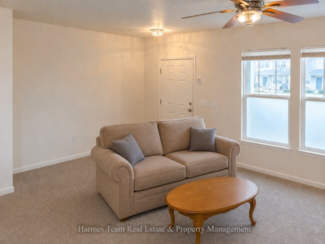 Building Photo - 3 Bed | 2.5 Bath Townhome In School District #2