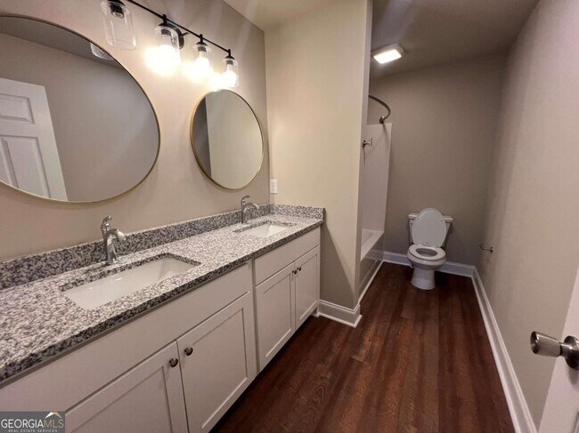 Building Photo - 5952 Moon Dr