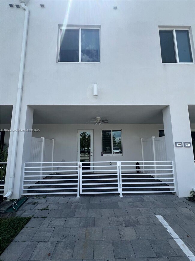 Building Photo - 10295 NW 64th Terrace