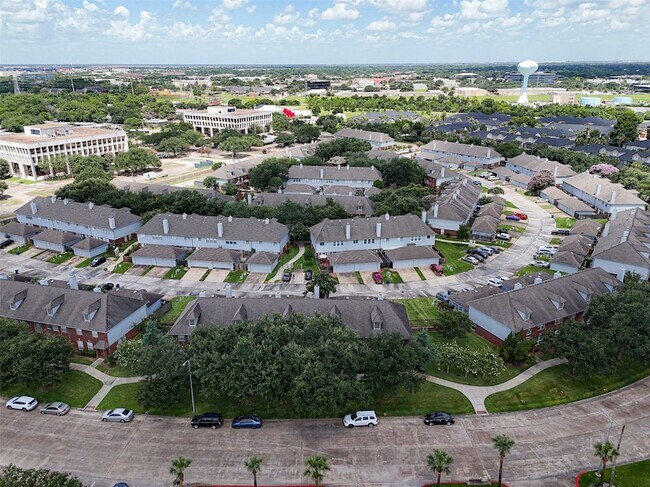 Building Photo - 1253 El Camino Village Dr