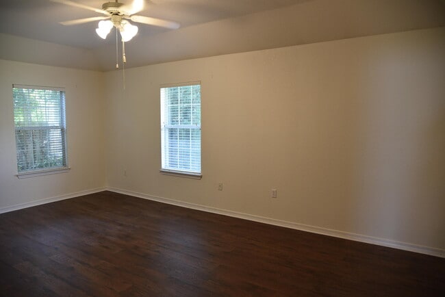 Building Photo - 224 Talquin Cove