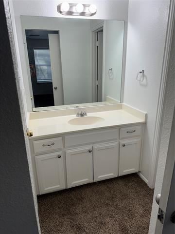 Building Photo - 521 Oakwood Ln