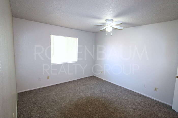 Building Photo - 623 W Guadalupe Rd