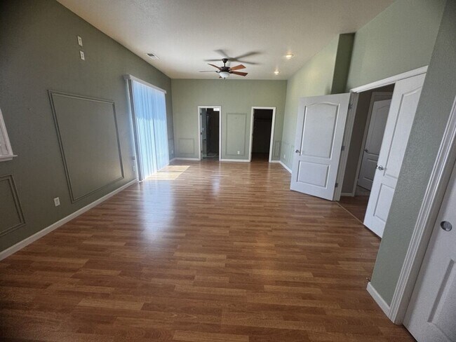Building Photo - Gated 55+ Community - 2 bedroom/2bathroom