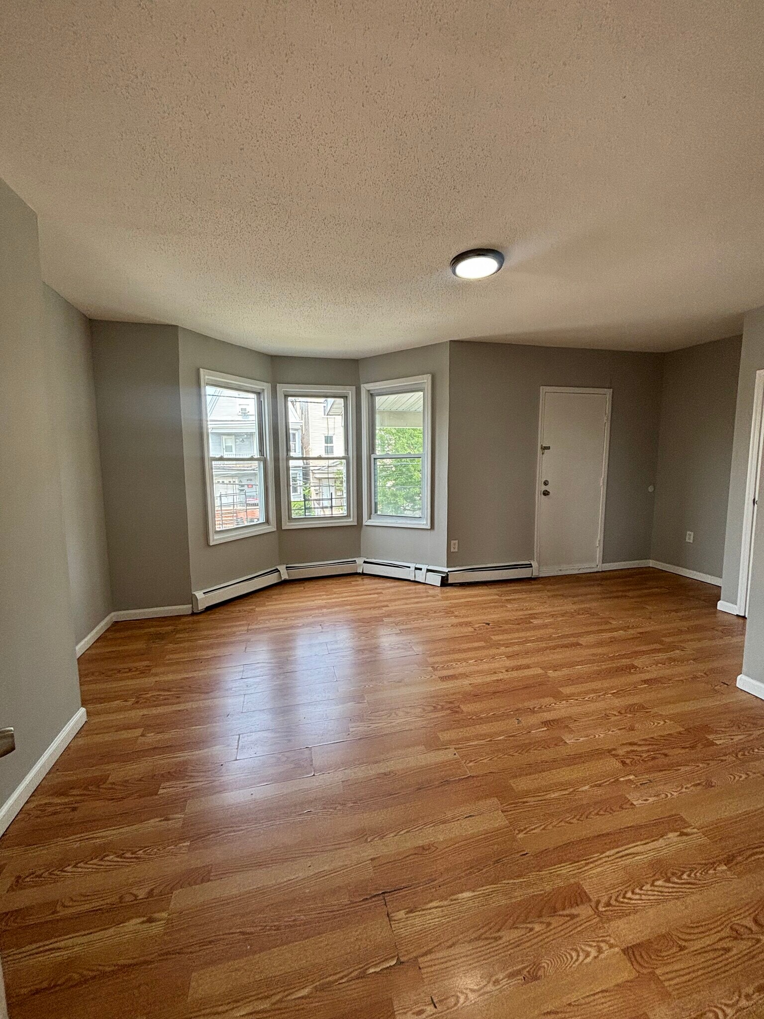 Unit 2 - 206 Peshine Ave