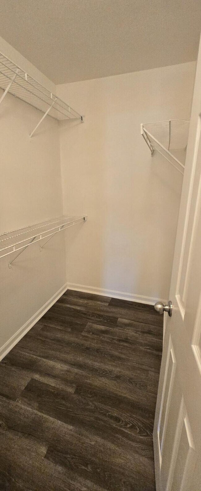 Building Photo - 3 Bedroom Townhouse