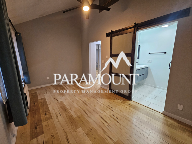 Building Photo - *Price Drop* Serene and Modern 1 Bedroom + Loft Condo in Bremerton!