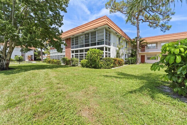 Building Photo - 2600 SE Ocean Blvd