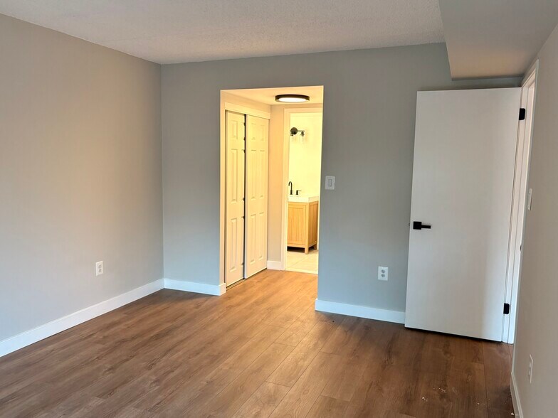 Building Photo - 11557 Rolling Green Ct