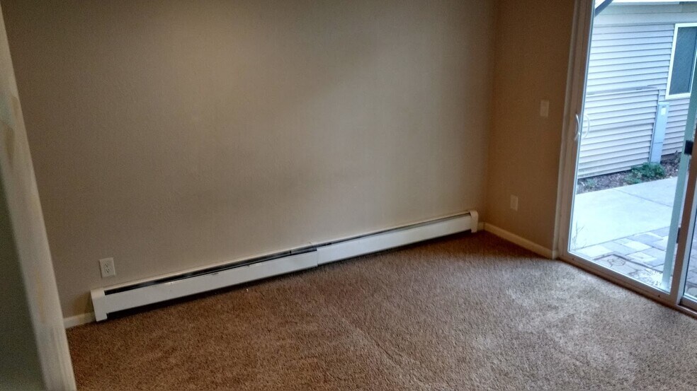 Building Photo - 1027 Riverside Dr