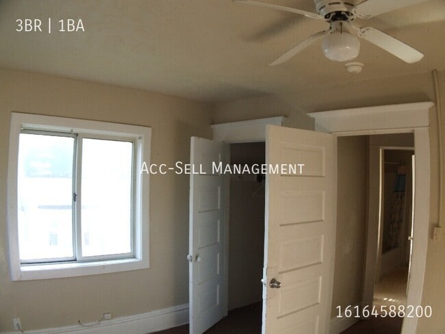 Building Photo - 439 Carrier St NE