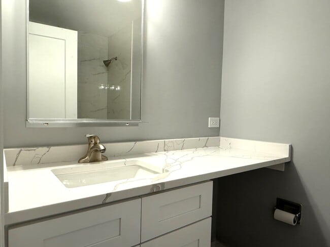 Building Photo - 1221 Sandhurst Ct