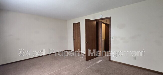 Building Photo - 5438 Evard Rd