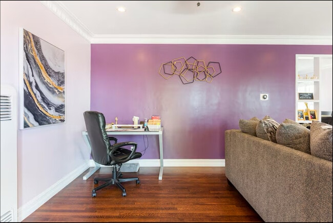 Building Photo - 6016 S Fairfax Ave