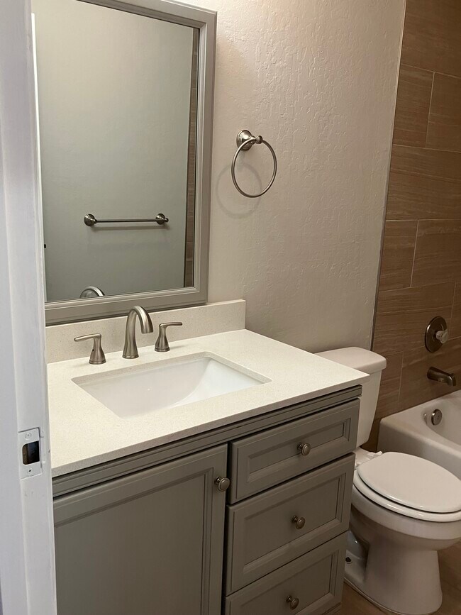 Bathroom - 2955 Lakeside Dr