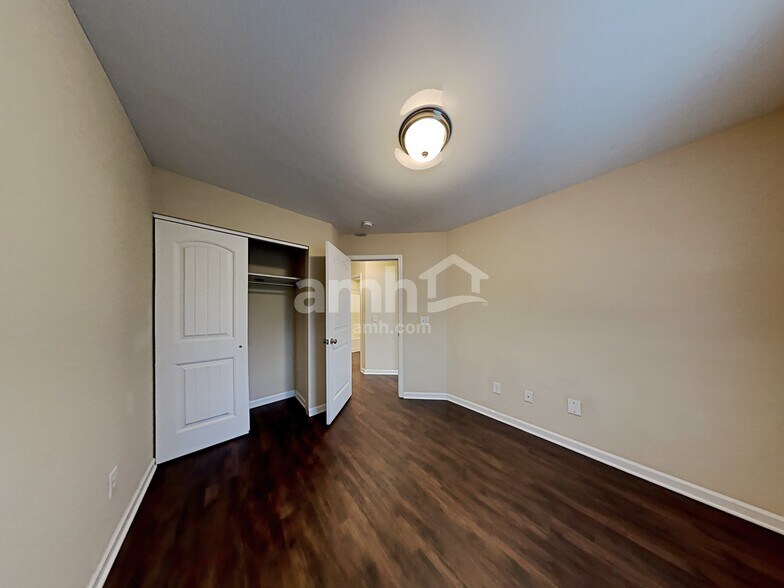 Building Photo - 405 Birch Run Dr