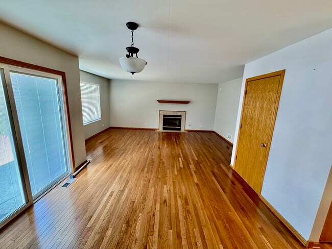 Building Photo - 384 Horizon Ln