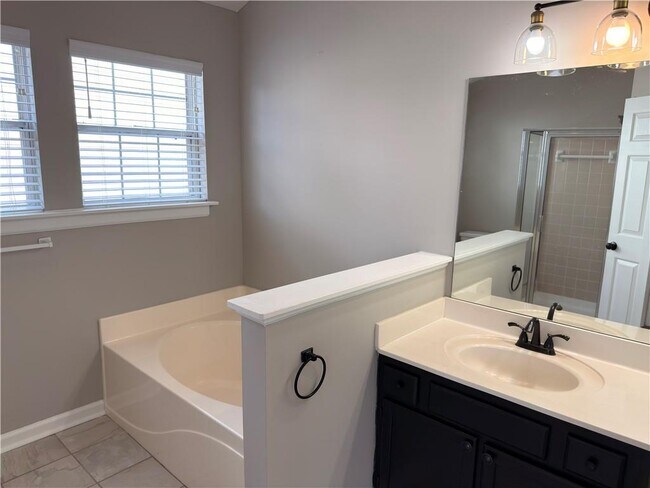 Building Photo - 3539 Benthollow Ln