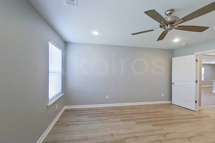 Building Photo - 395 Angela St