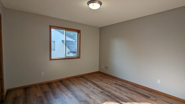 Large Master Bedroom - 758 Park Brook Rd NW