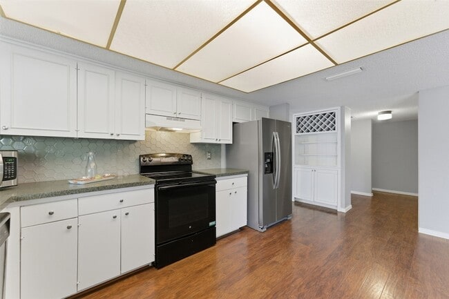 Building Photo - 1805 Haymeadow