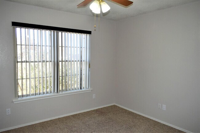 Building Photo - 8405 Fremont Ave