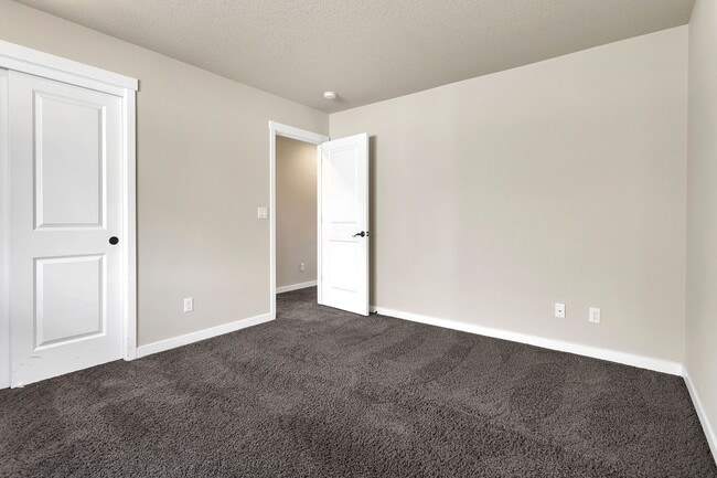 Building Photo - Spacious 4BR/3BA in Beaverton