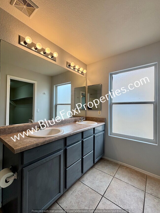 Building Photo - 13724 E Oxmoor Valley Dr