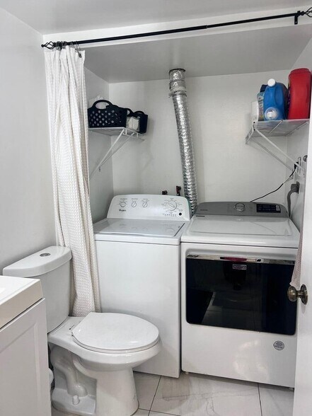 Building Photo - 1700 Embassy Dr