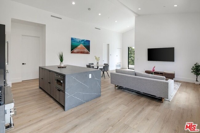 Building Photo - 1236 N Spaulding Ave