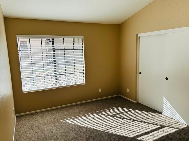 Building Photo - 3572 W Stonepine Ln